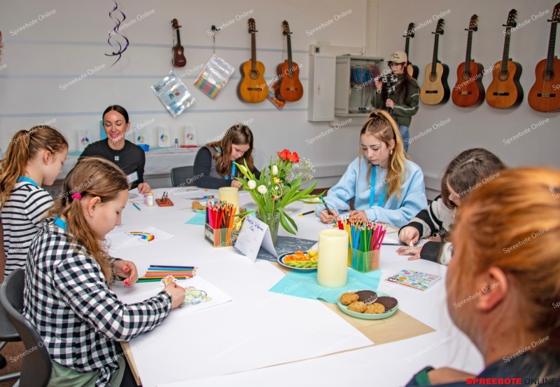 Spreebote-Kinder-setzen-auf-Frieden_gallery1_10