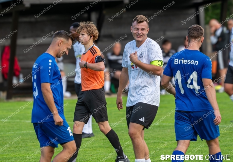 Spreebote-Elfmeterschiessen-entscheidet-Partie_gallery1_28