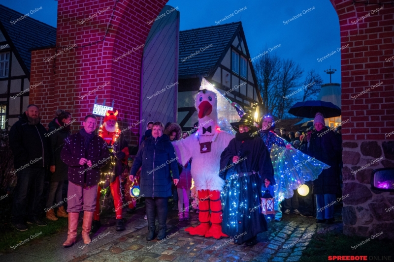 Spreebote-15.Storkow-Leuchtet-002