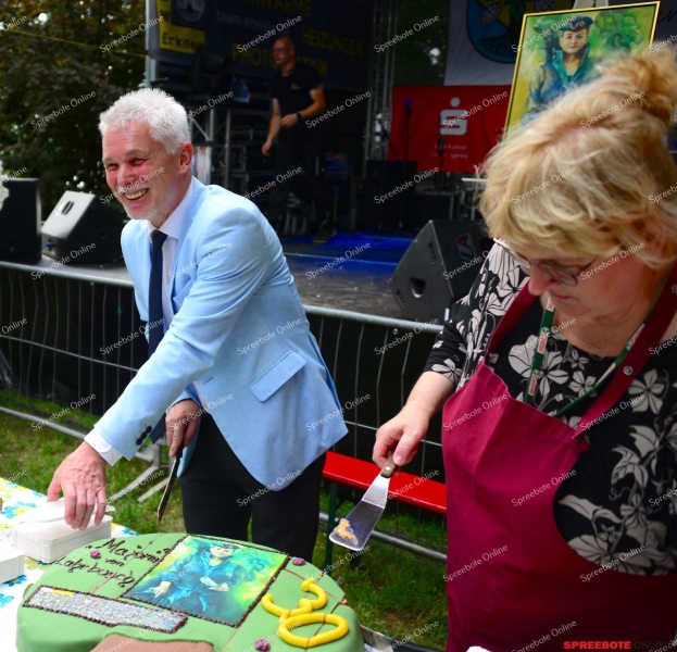 30.Heimatfest-Eroffnung-Torte-012