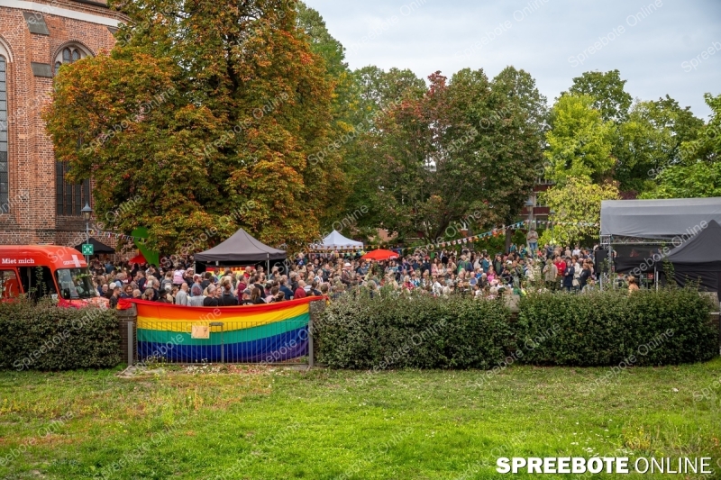 Spreebote-Bunt-mit-klarer-Botschaft_gallery1_01