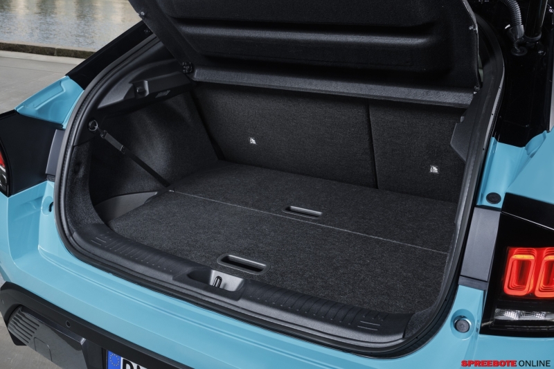 Spreebote-New-Nissan-Leaf-004