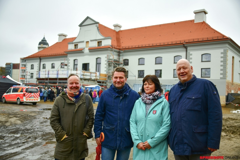Feierliche-Ubergabe-Jagdschloss-003
