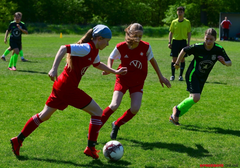 FSV-Madchen-Rot-Weiss-Neunhagen-001