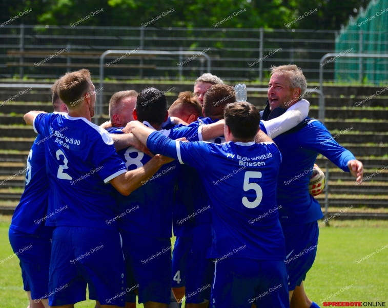 FV-Blau-Weiss-Briesen-Pokal-Sieg-U40-002