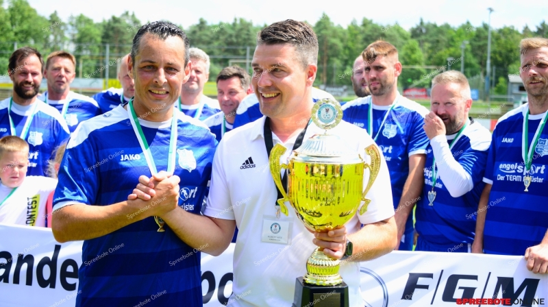 FV-Blau-Weiss-Briesen-Pokal-Sieg-U40-009