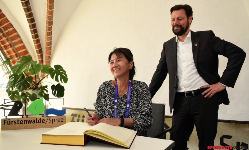 Galerie-III-Special-Olympics-Goldene-Buch-Fuwa-003