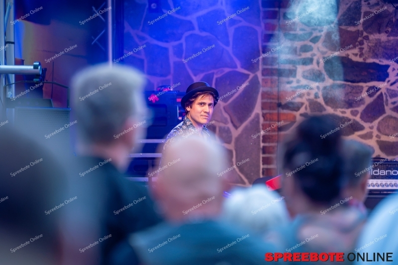 Spreebote-Gitarrenzauber-in-der-Alten-Schulscheune_gallery1_04