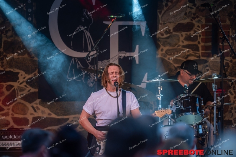 Spreebote-Gitarrenzauber-in-der-Alten-Schulscheune_gallery1_07