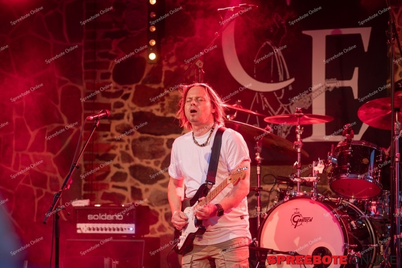 Spreebote-Gitarrenzauber-in-der-Alten-Schulscheune_gallery1_08