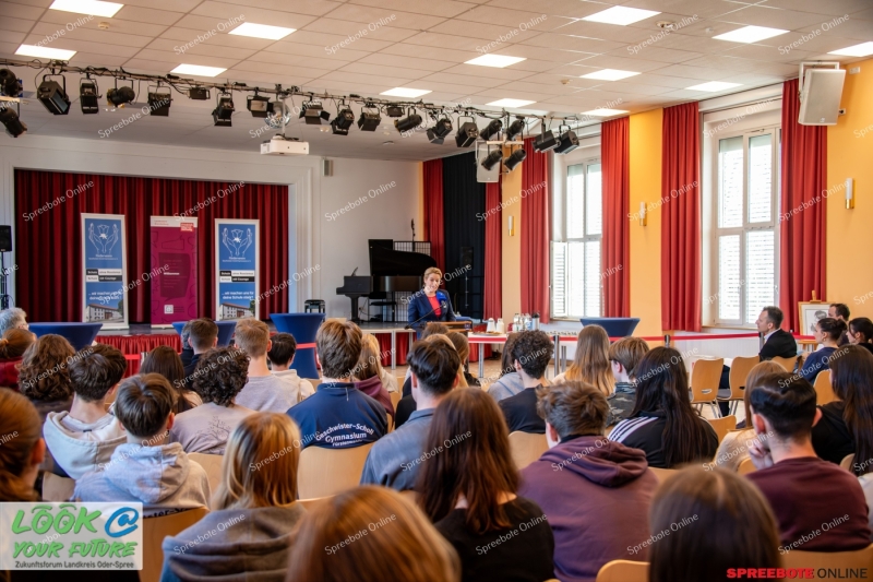 Spreebote-Gym-Geschwister-Scholl-Franziska-Giffey-007