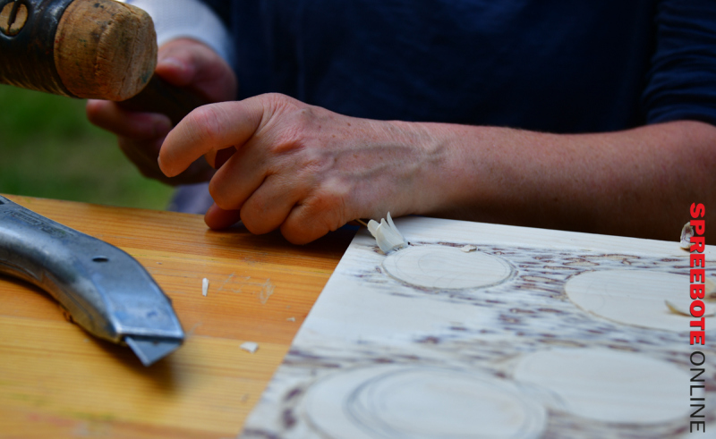 Holzschnitt-Pleinair-mitten-im-Wald-01