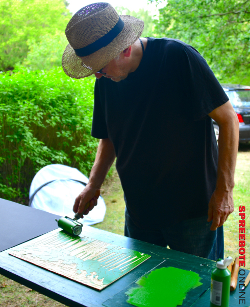 Holzschnitt-Pleinair-mitten-im-Wald-02