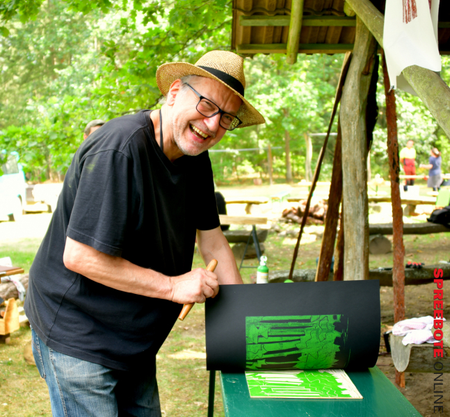 Holzschnitt-Pleinair-mitten-im-Wald-07