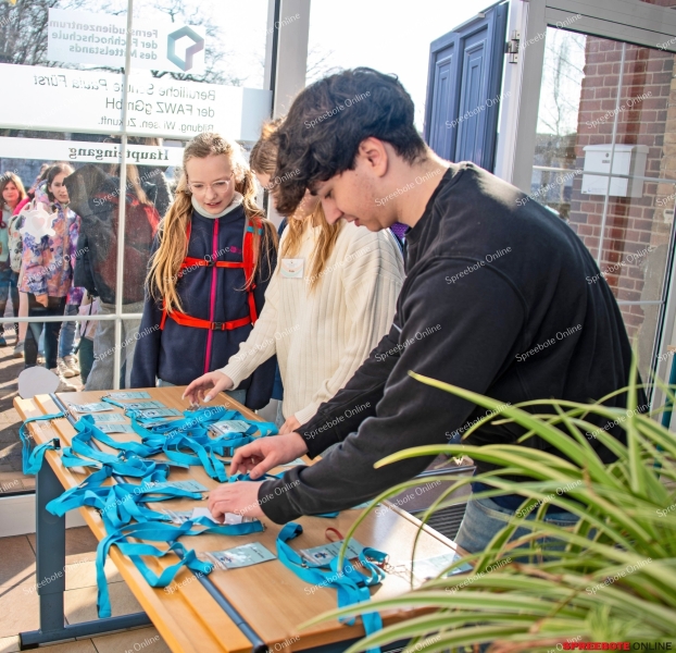 Spreebote-Kinder-setzen-auf-Frieden_gallery1_04