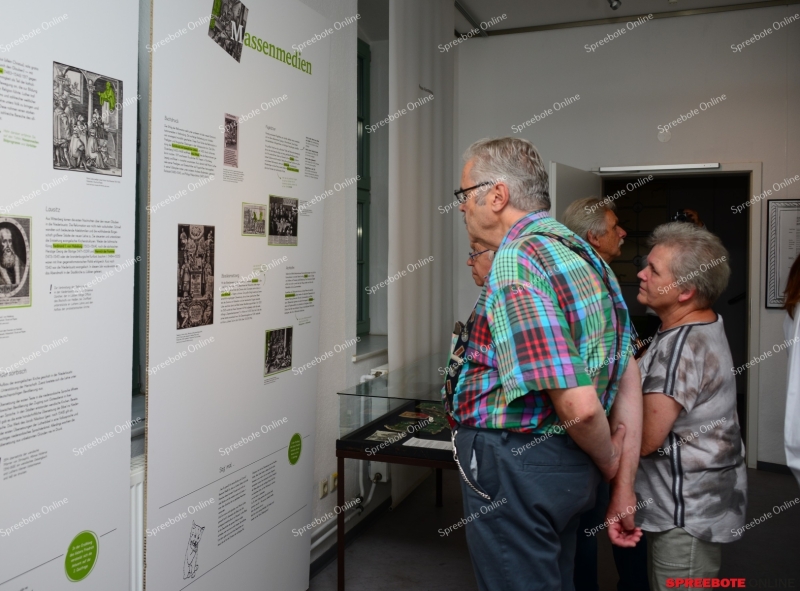 Museeum-Austellungs-Propaganda-001