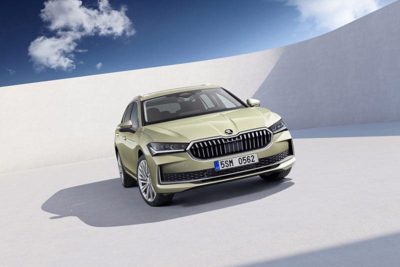 Neuer-Skoda-Superb-5-scaled