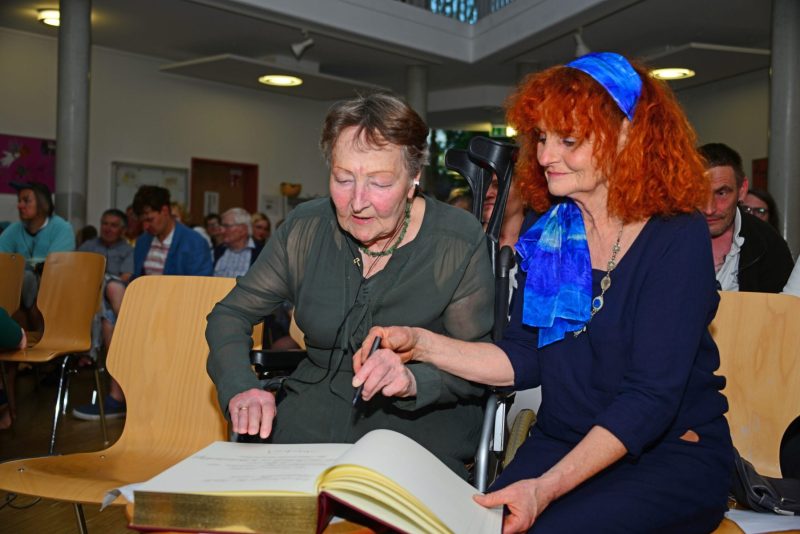 Oekumenischer-Pfingst-Ehrung-Stadt-Fr-Dr.-Stachat-130-scaled