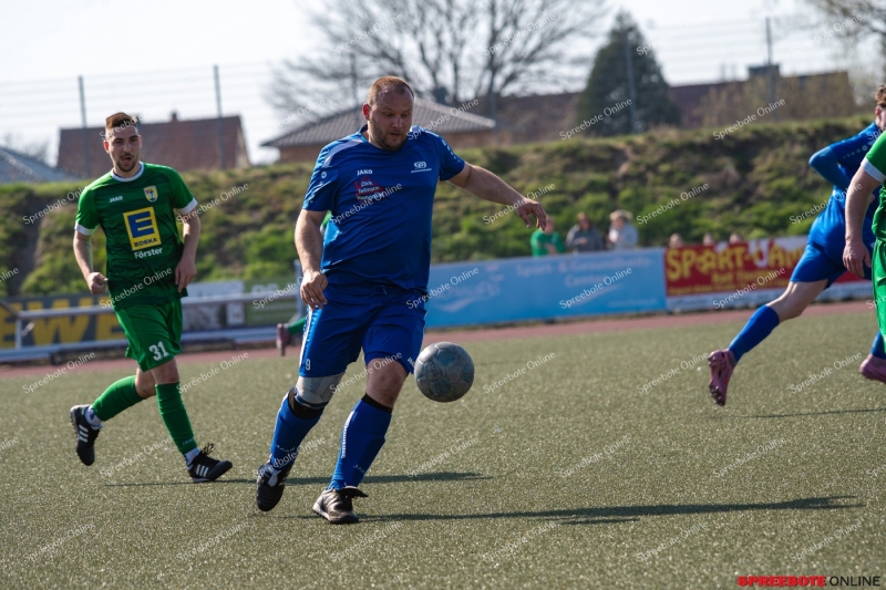 Spreebote-Offener-Schlagabtausch-endet-ohne-Sieger_gallery1_14