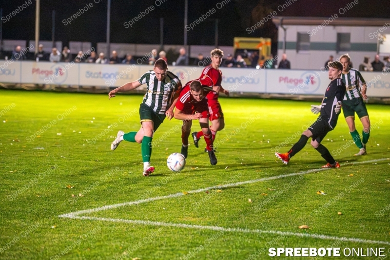 Spreebote-Offensivfeuerwerk-unter-Flutlicht_gallery1_09