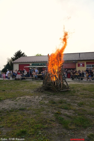 Osterfeuer-FFW-Rauen-001