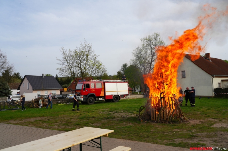 Osterfeuer-FFW-Rauen-002