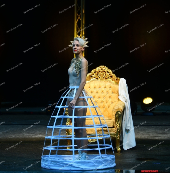 Parkbuhne-Lisa-Eckhart-002