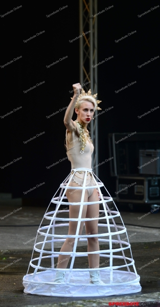 Parkbuhne-Lisa-Eckhart-009