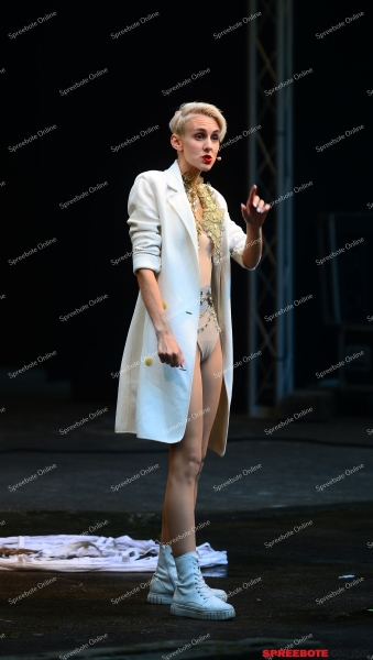 Parkbuhne-Lisa-Eckhart-010