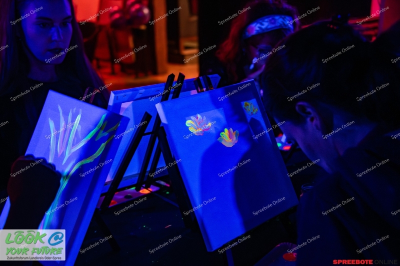 Spreebote-Parkclub-Frauenwoche-Schwarzlicht-003