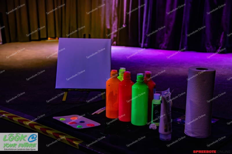 Spreebote-Parkclub-Frauenwoche-Schwarzlicht-004