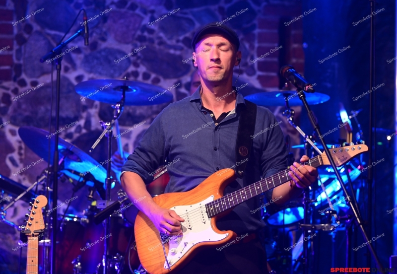 Pink-Floyd-Tribute-Pinks-Choice-009