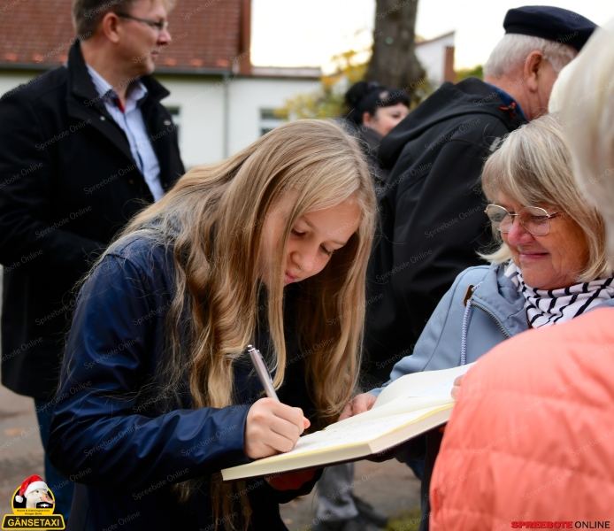 Rauen-Feierliche-Ubergabe-Bucherzelle-003