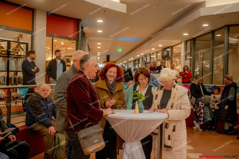 Spreebote-Sama-Eroffnung-Furstengalerie-003