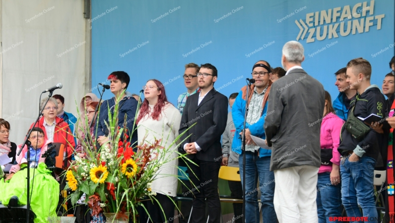 Spreebote-Samariterfest-im-regen-sonne-Mix-002