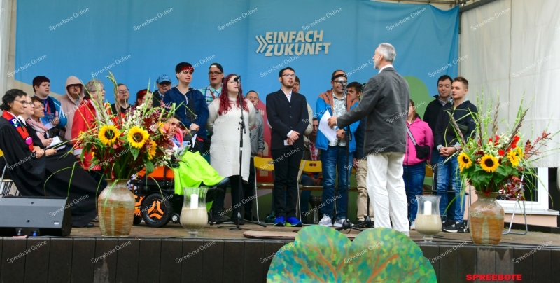 Spreebote-Samariterfest-im-regen-sonne-Mix-011