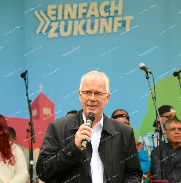 Spreebote-Samariterfest-im-regen-sonne-Mix-013