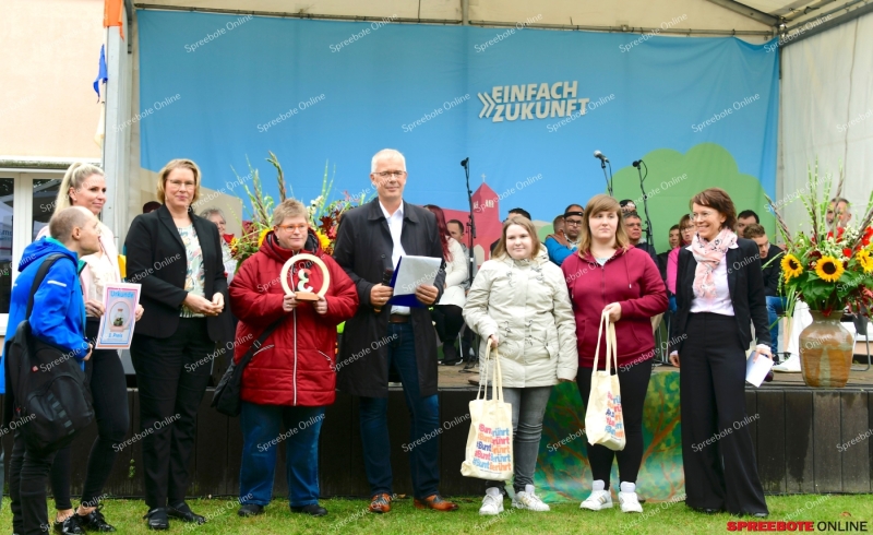 Spreebote-Samariterfest-im-regen-sonne-Mix-016