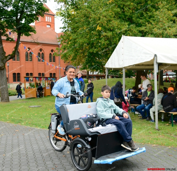 Spreebote-Samariterfest-im-regen-sonne-Mix-039
