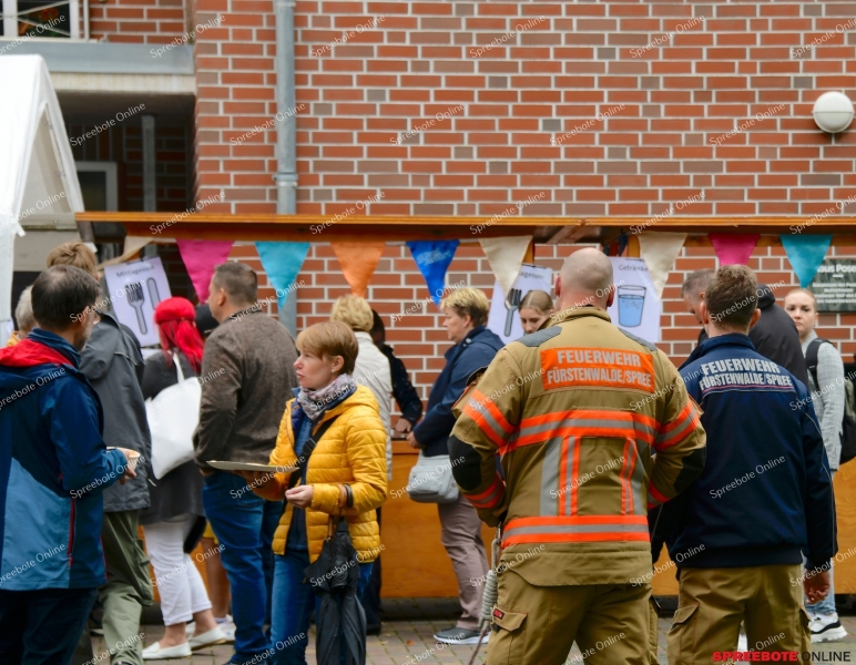 Spreebote-Samariterfest-im-regen-sonne-Mix-042