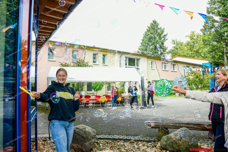 Spreebote-Samariterfest-im-regen-sonne-Mix-053