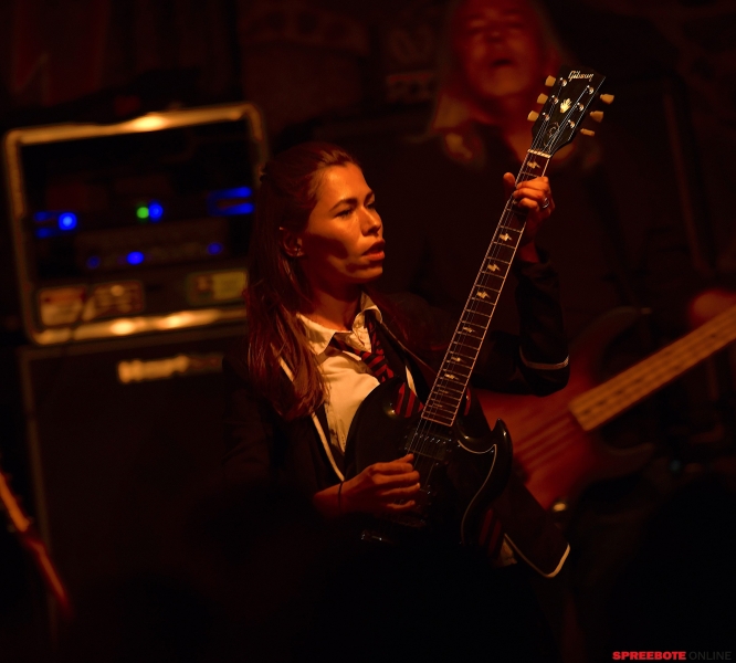 Schulscheune-AC-DC-004