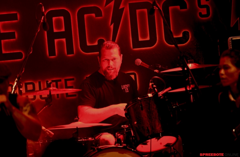 Schulscheune-AC-DC-007