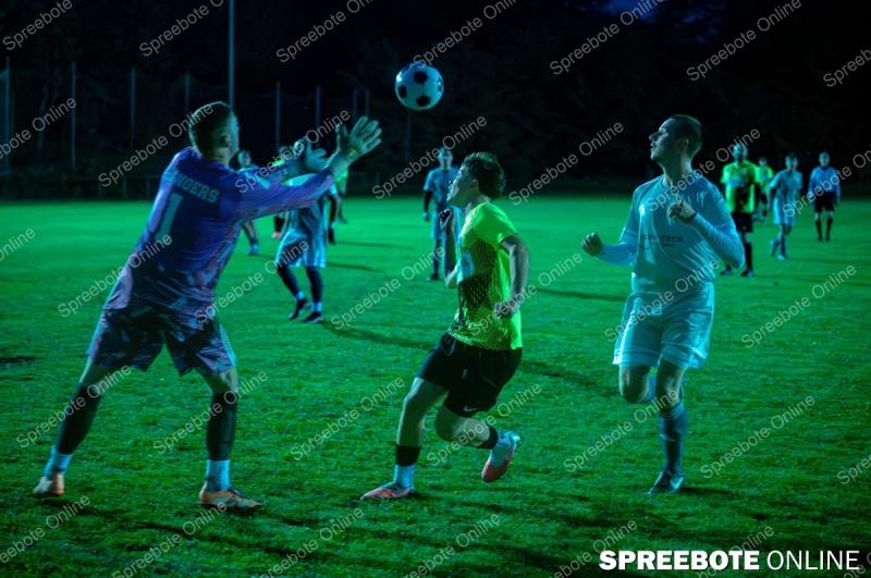 Spreebote-Sechs-Tore-unter-Flutlicht_gallery1_08