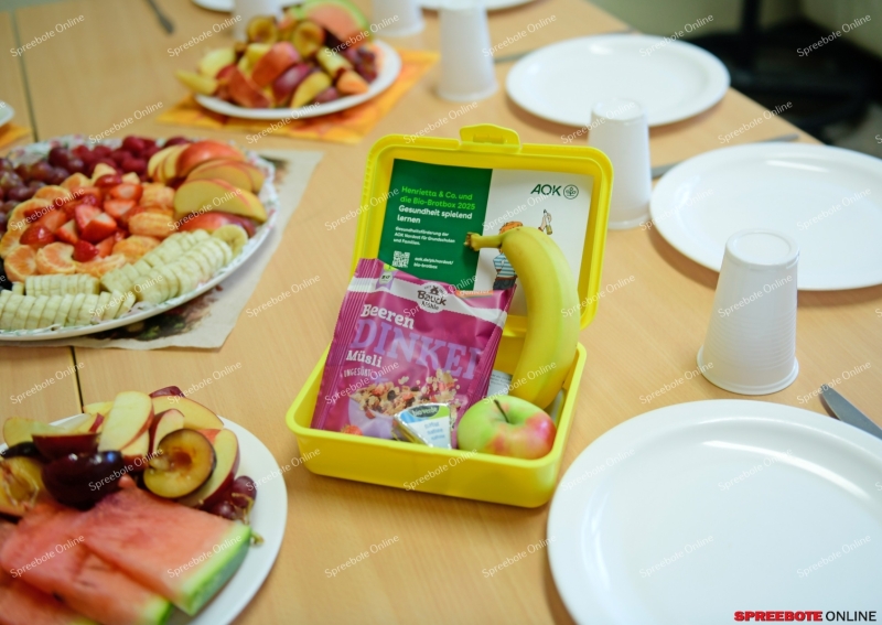 Spreebote-Sigmund-Jahn-Ubergabe-Brotbox14-001