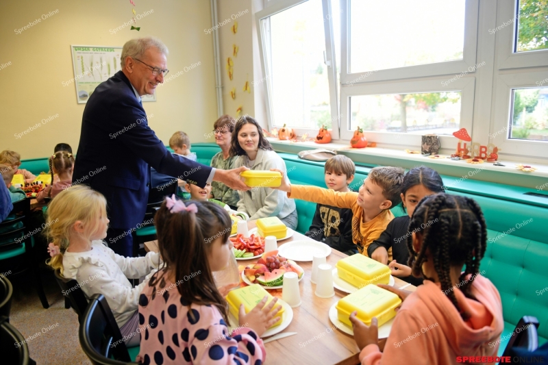 Spreebote-Sigmund-Jahn-Ubergabe-Brotbox14-009
