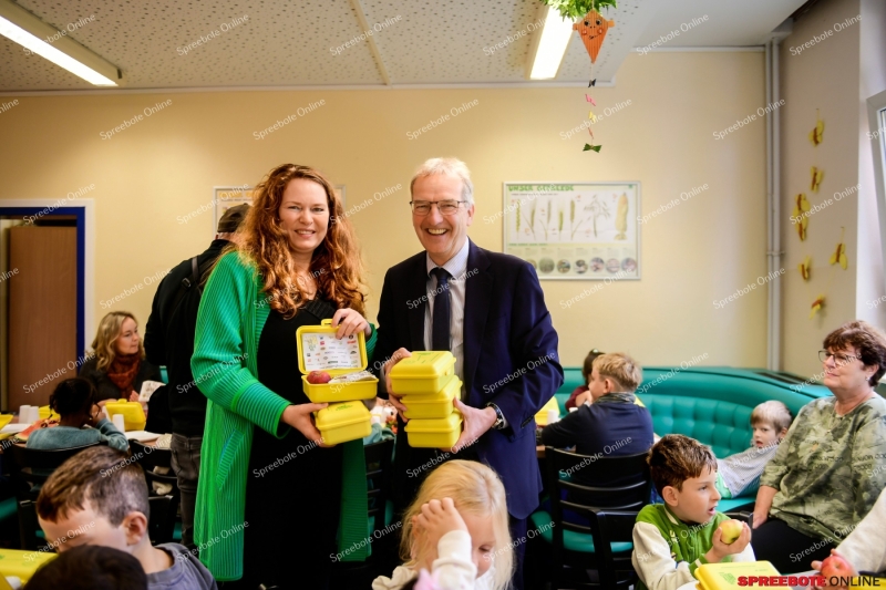 Spreebote-Sigmund-Jahn-Ubergabe-Brotbox14-010