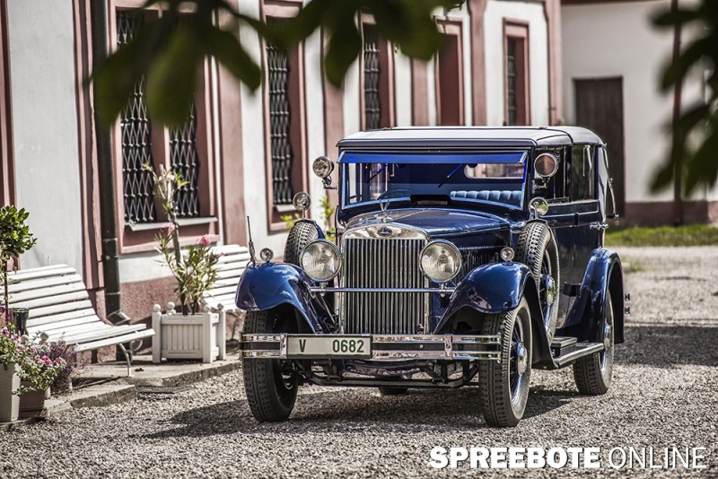 Topmodell_SKODA_860_mit_Achtzylindermotor-2