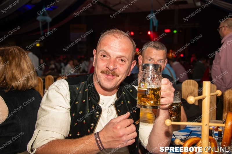 Spreebote-Trachtennacht-im-Partyrausch_gallery1_02