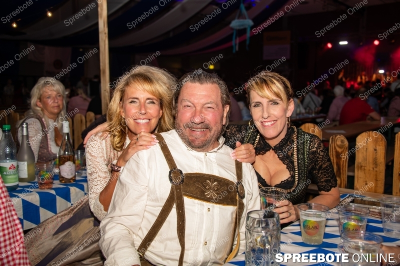 Spreebote-Trachtennacht-im-Partyrausch_gallery1_03